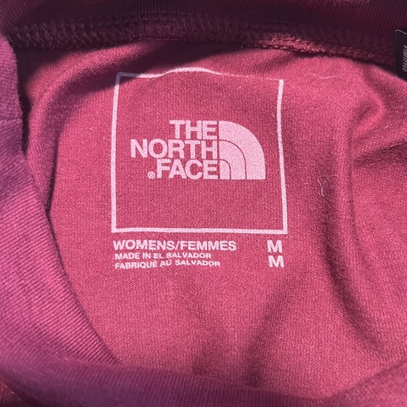 The North Face Women’s Evolution fitted top size Medium NWT - Picture 5 of 6